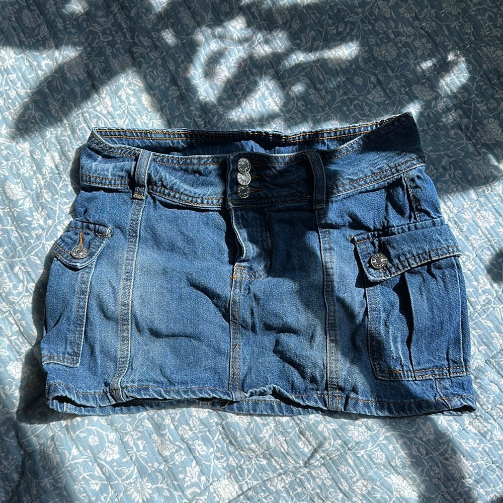 Y2K Cargo-Style Denim Mini Skirt